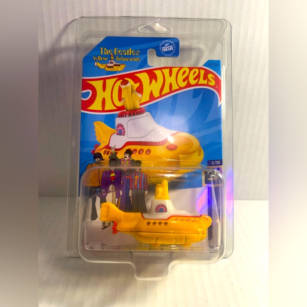 *SOLD* HOTWHEELS The Beatles Yellow Submarine MOC